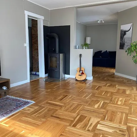 Central, Spacious And Characterful Leilighet *