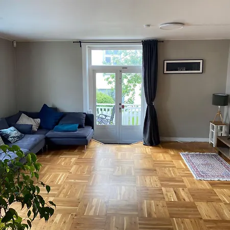 Central, Spacious And Characterful ستافانجر