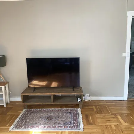 Central, Spacious And Characterful Apartament