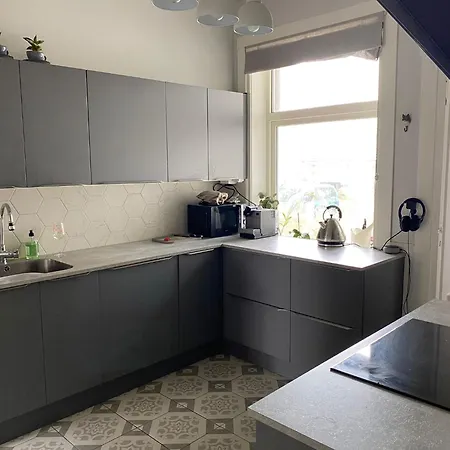 Central, Spacious And Characterful Apartment Stavanger