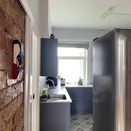 Central, Spacious And Characterful Apartament